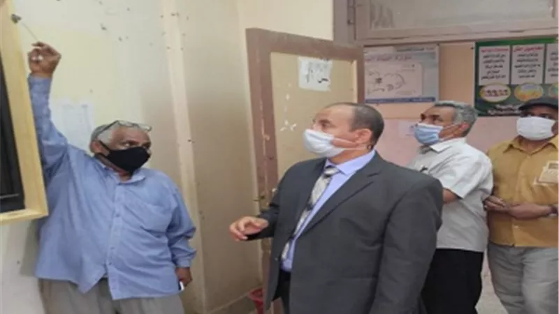 وكيل وزارة التعليم بقنا يتابع تجهيز لجان امتحانات الثانوية العامة