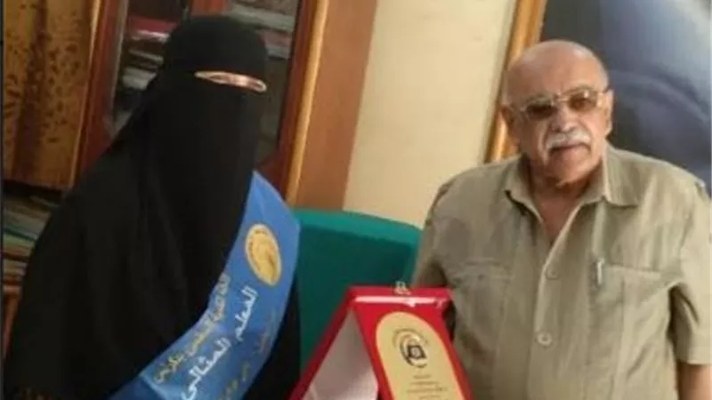 درع المعلم المثالي لمعلمة بدكرنس بالدقهلية