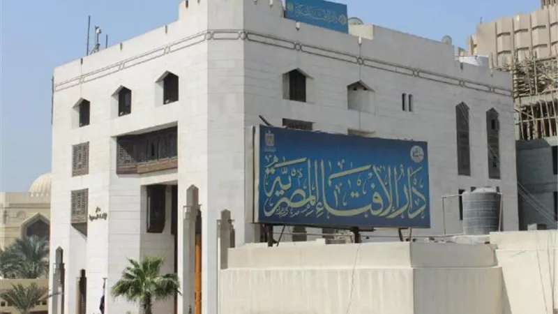 دار الإفتاء: لا يحق لغير الطبيب أن يصف دواءً.. والنبي حذر من تَطبُّب غير الطبيب