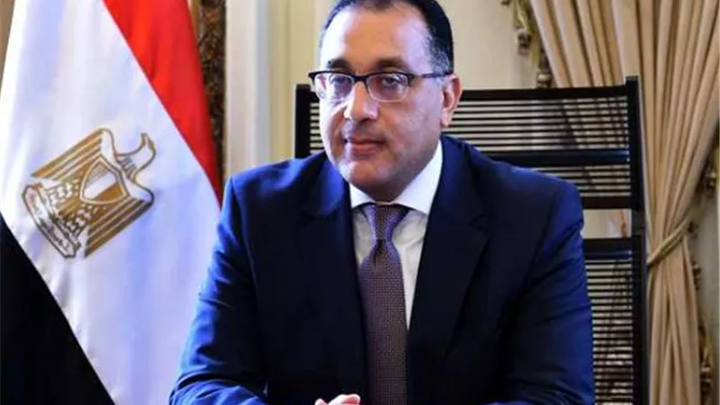 الحكومة: استمرار العمل بالحظر السارى من 8 مساء الى 4 فجراً