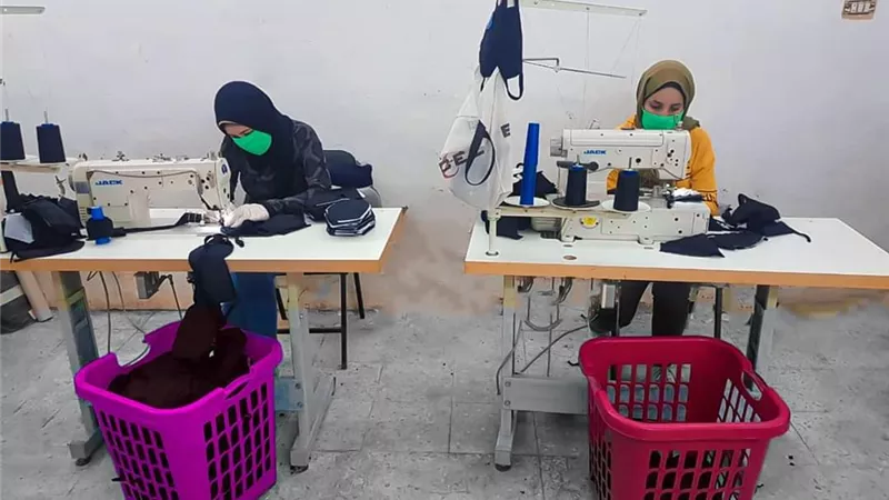 تشغيل أول خط لإنتاج الكمامات وتوزيعها بالمجان لمستقبل وطن بسوهاج