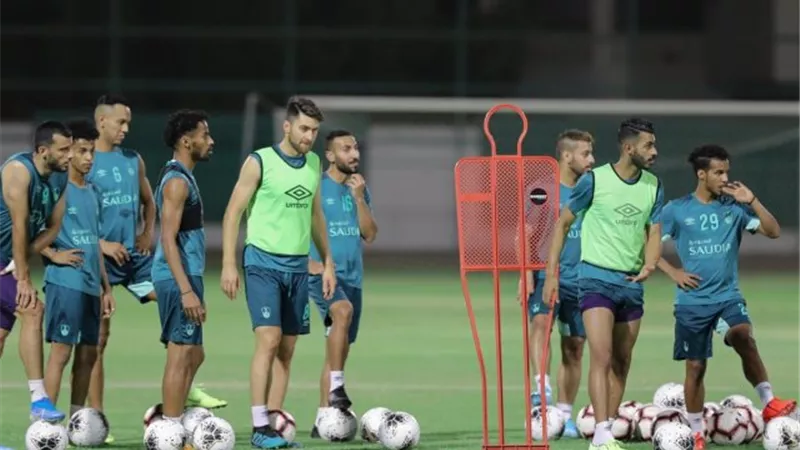 نجم الاهلى يتكفل بمستحقات لاعبي فريقه