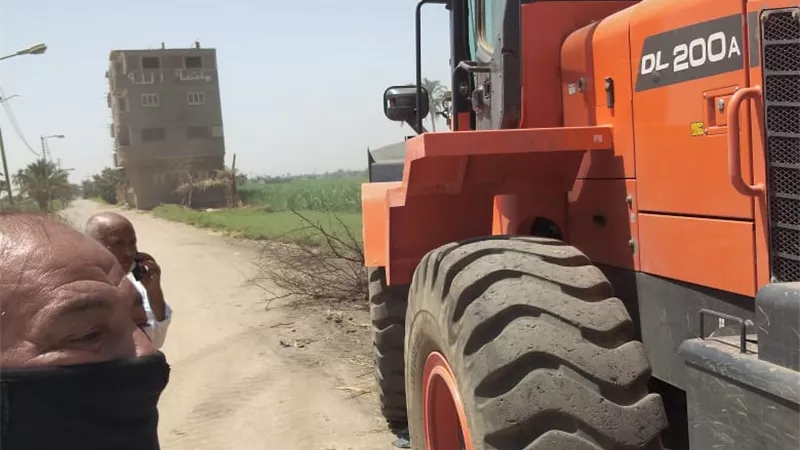 رفع ٣٥ طن مخلفات بمركز الزينية شمال الأقصر