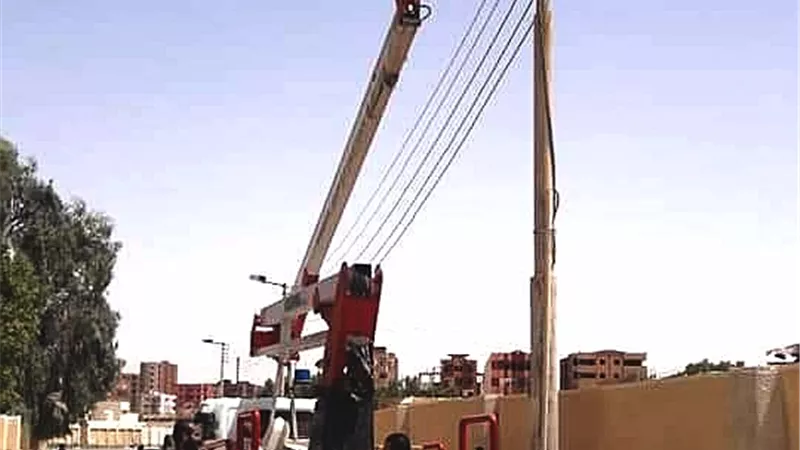 تيار الإصلاحات يضيئ شوارع المروة ب162 كشاف إنارة بالوادى الجديد.صور