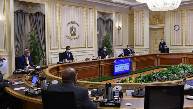 مجلس الوزراء يحدد الفئات المستثناة من اجراءات حظر التجول خلال اجتماعه اليوم.. تعرف عليهم