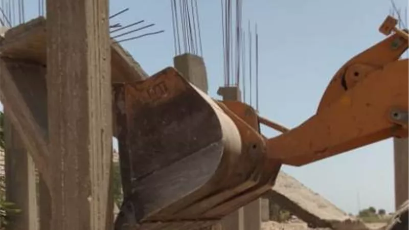 ازالة التعديات على مساحة 60 فدانا بمركز بنى سويف