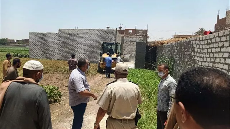 محافظ أسيوط: إزالة 34 حالة تعدى على أراضي زراعية وأملاك دولة.. بالصور