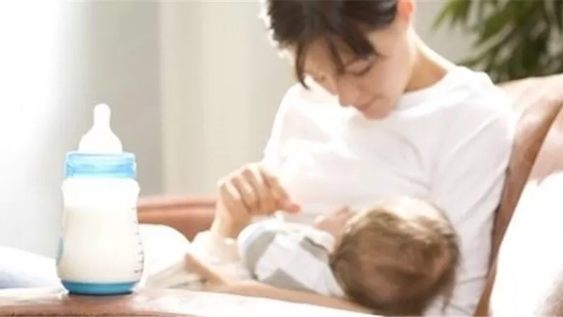 الصحة العالمية تكشف عن إمكانية انتقال فيروس كورونا إلى الرضع عبر حليب الأم