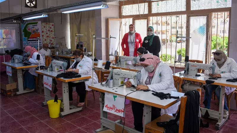 البدء فى إنتاج الكمامات القماش بمدارس التعليم الفني بالإسكندرية