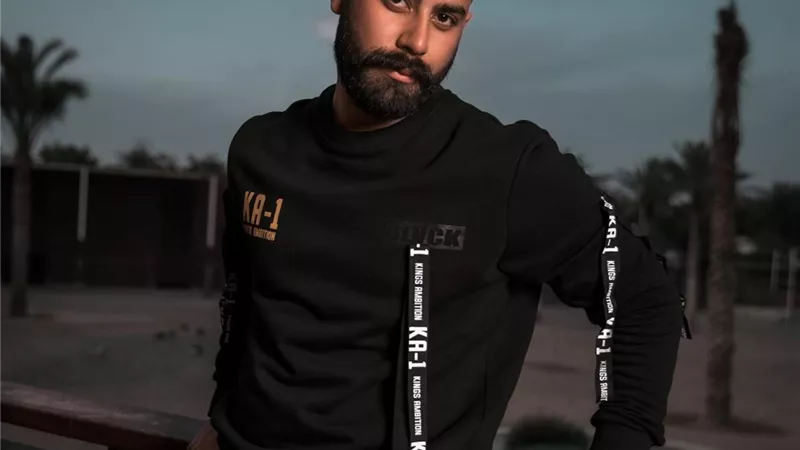عزيز العقاد: 