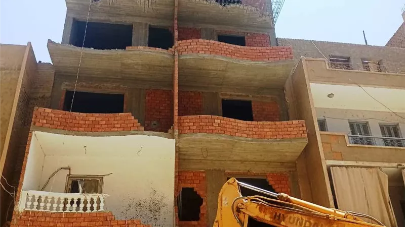 ازالة مخالفات البناء مستمرة فى المنيا .. والنجار يقود حملة بملوى