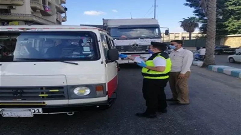 غرامات فورية لـ 53 سائق بالشرقية لعدم إرتدائهم الكمامات