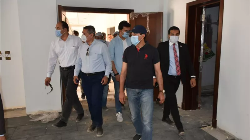 وزير الرياضة يتابع الأعمال الإنشائية بمدينة الشباب بالأسمرات
