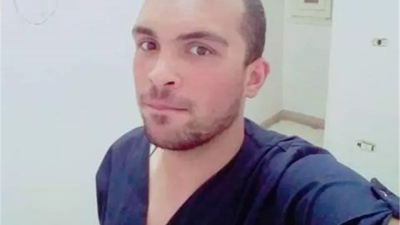 «لم يتبقى على تخرجه سوى شهرين وعمل متطوعًا لعلاج المرضى».. عريس جديد ينضم لشهداء كورونا.. شقيق طالب الطب يروى آخر تفاصيل حياته