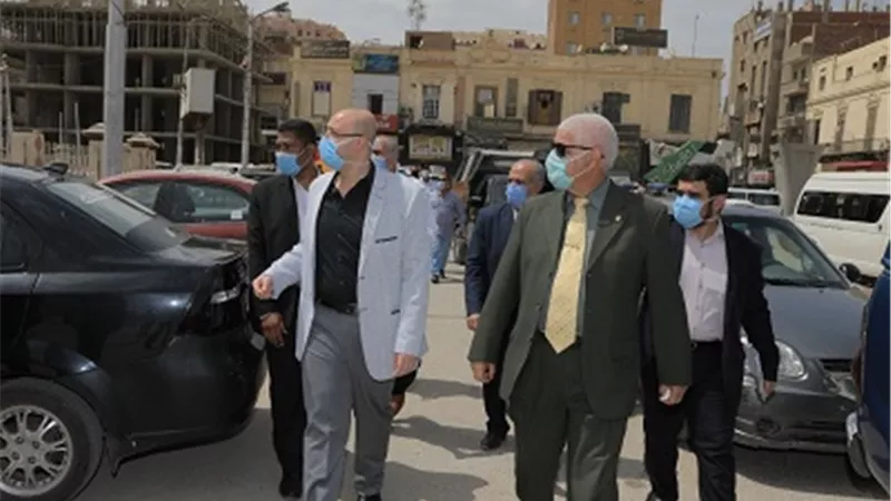 محافظ بني سويف يلتقى المواطنين بالشوارع