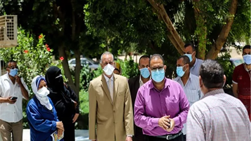 لجنة متابعه مستشفيات العزل تتفقد مستشفى فرشوط