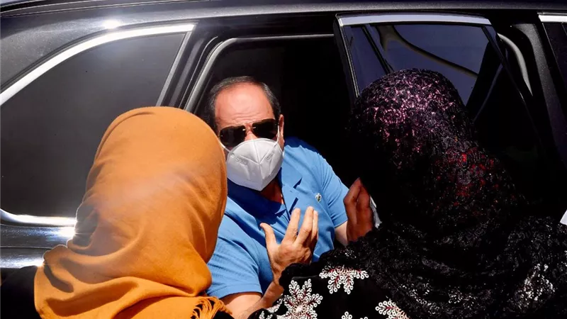 الرئيس السيسى يتفقد مشروع الأسمرات 3 السكنى ومشروعات الطرق بشرق القاهرة