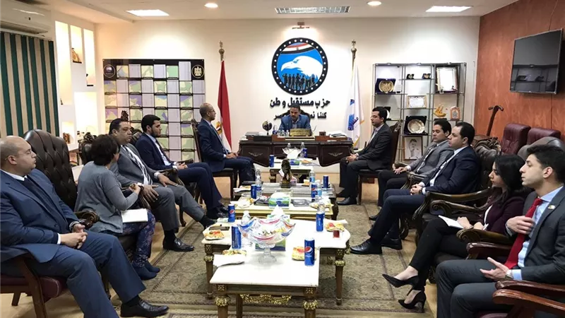تنسيقية شباب الأحزاب والسياسين تسلم نتائج الحوار الوطني حول قوانين الانتخابات لرئيس مجلس النواب