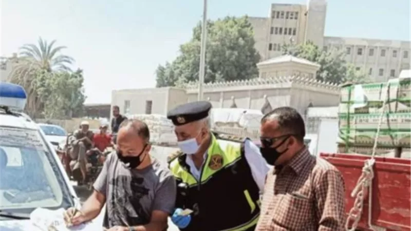 المتابعة الميدانية بالشرقية تضبط ٦٩ سيارة لم يلتزم سائقوها بارتداء الكمامة ضد كورونا