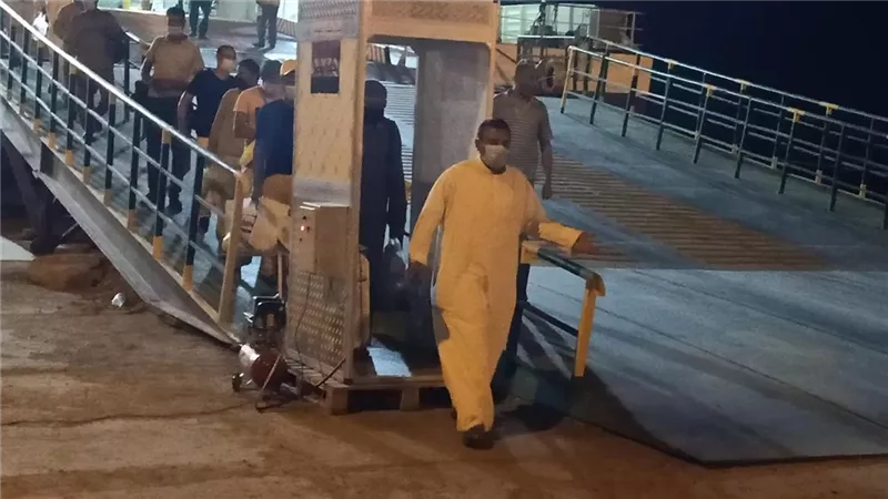 وزير النقل يتابع وصول العبارة القاهرة من السعودية وعلى متنها 283 راكبا