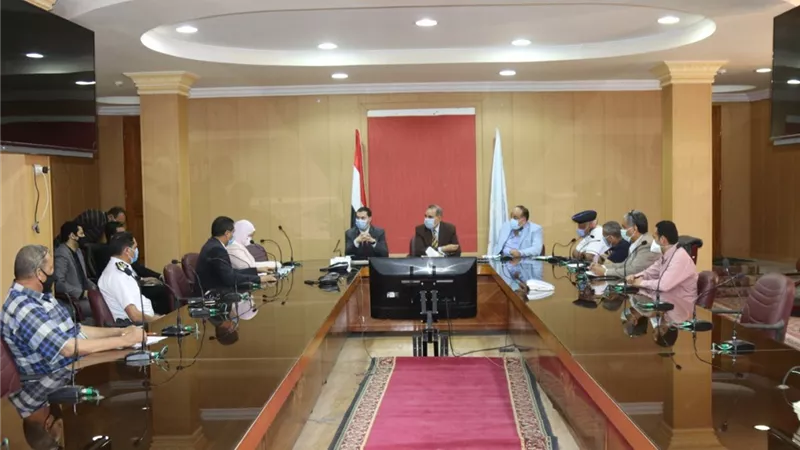 محافظ كفرالشيخ يناقش الاستعدادات لإجراء اختبارات الثانوية العامة بالمحافظة
