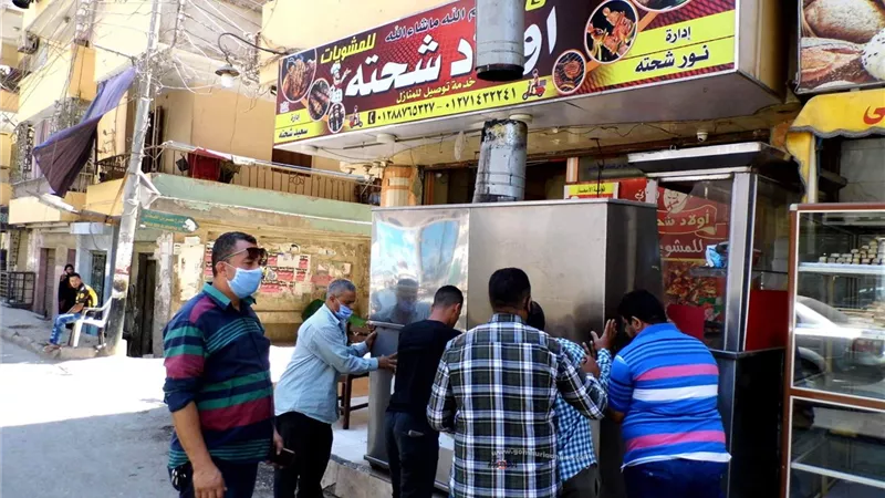 حملات لرفع الإشغالات لفتح الطرق ونظافة وتجميل وتعقيم الشوارع بالزقازيق