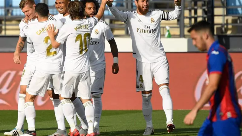 ريال مدريد يسحق إيبار بثلاثية نظيفة فى الدورى الأسبانى