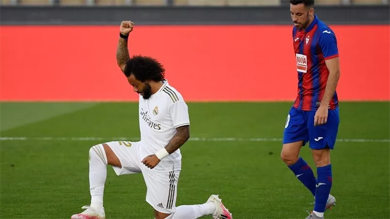 مارسيلو يتضامن مع شهيد العنصرية.. فيديو