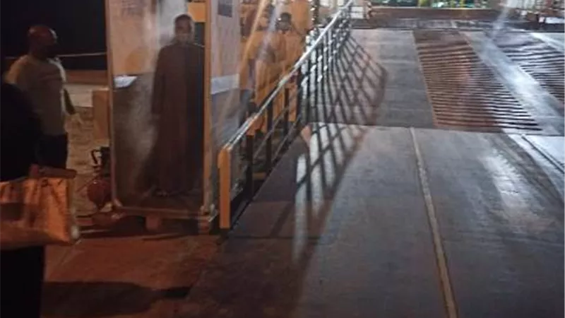وزير النقل يتابع وصول 283 مصريا الى ميناء سفاجا