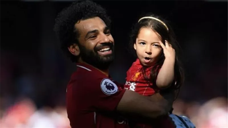 الكابيتانو و ياسين يهنئنان محمد صلاح بعيد ميلاده