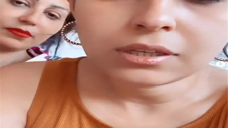 وفاء عامر تسخر من شقيقتها.. 