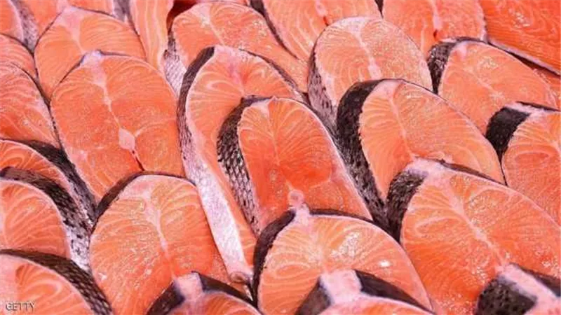 الصحة العالمية تحقق في سلالة كورونا الجديدة.. السلمون 
