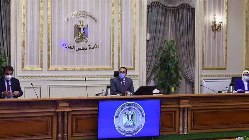 مدبولى : توفير سيارات الكشف بالأطقم الطبية وصرف الدواء للأمراض المزمنة