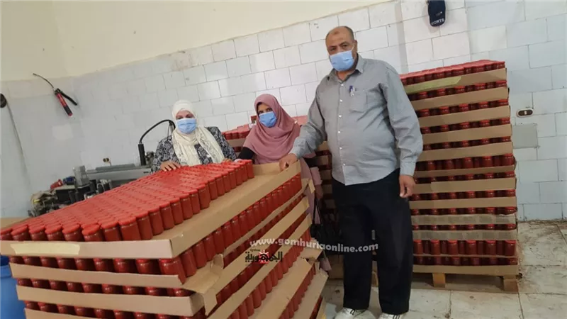 ضبط ٤٠٠ كيلو و١٢٠٠ برطمان صلصة طماطم فاسدة فى حملة تموينية بالعاشر من رمضان