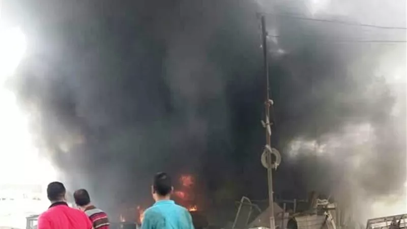 السيطرة على حريق هائل في مخزن خردة ومنحل علي الطريق الزراعى فى البحيرة
