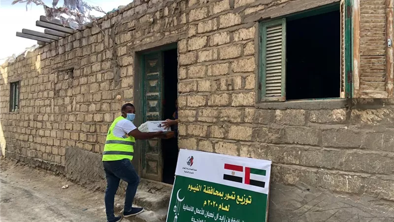 مؤسسة خليفة بن زايد والاورمان يوزعان 6 ألاف كيلو تمور بالتعاون مع سفارة الأمارات بالقاهرة