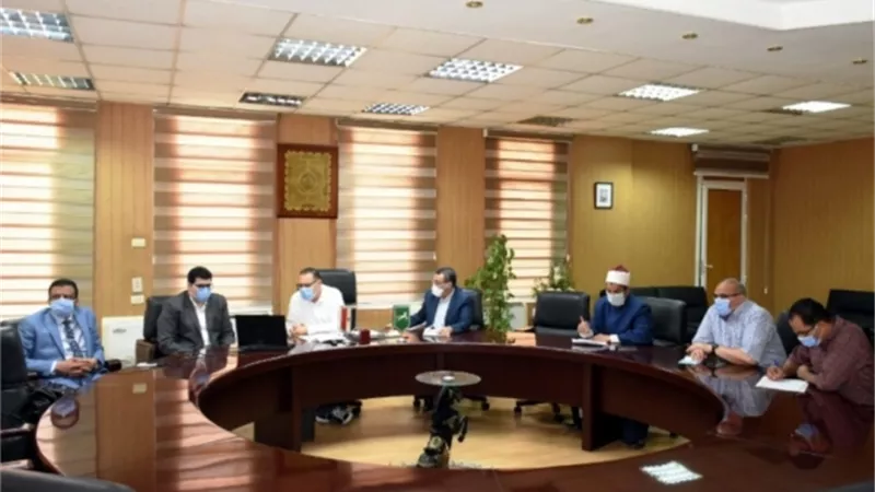 محافظ الشرقية يجتمع بوكلاءالوزارة ومديرى التعليم لمتابعة الاستعدادات لامتحانات الثانوية.. بالصور