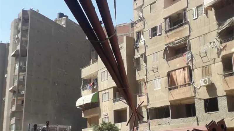 تركيب اضاءه ليد موفرة بشوارع المطرية بالقاهرة بالصور