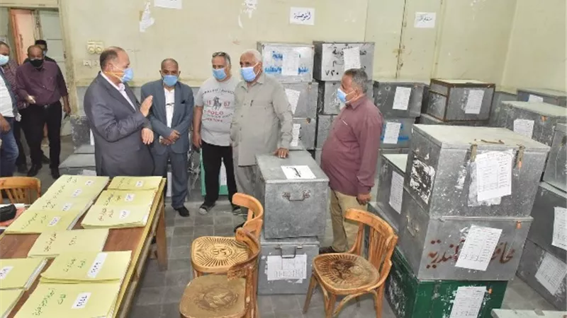 محافظ أسيوط يتفقد بعض مقار لجان امتحانات الثانوية العامة