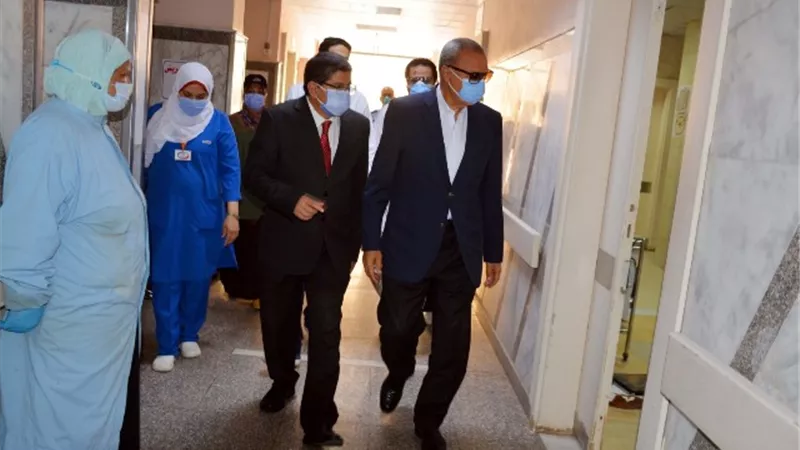 محافظ القليوبية يتفقد مستشفي التأمين الصحي ببنها