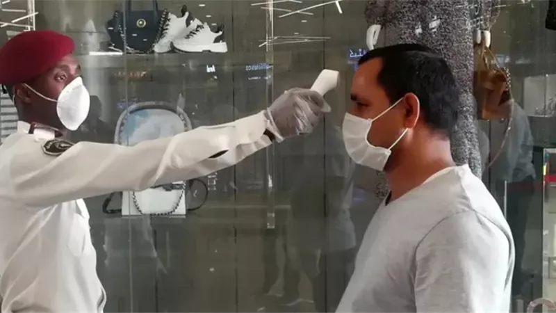 بكين تطالب المواطنين بعدم المغادرة بعد تفشي موجة جديدة من فيروس كورونا