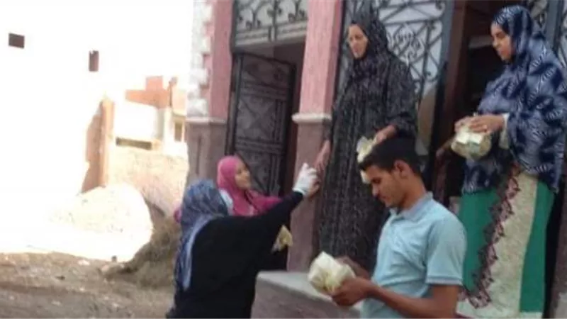 توزيع الأدوية والمستلزمات الوقائية للمخالطين وحالات العزل بمنازل الشرقية صور