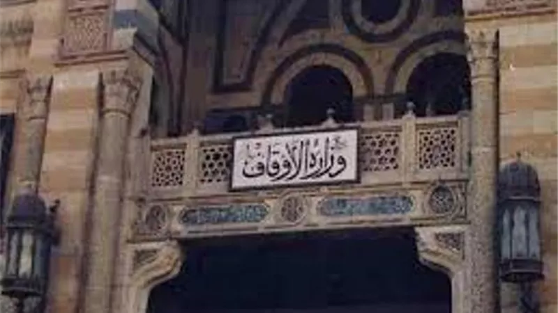 الاوقاف: صلاة الجمعة المقبلة من مسجد السيدة زينب بحضور 20 مصليا