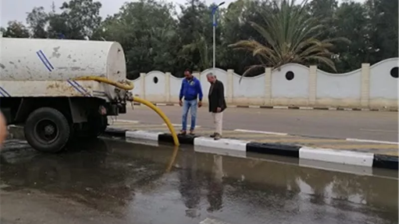استجابة فورية لفرق الصيانة بشركة مياه دمياط لانهيار مفاجى بخط مياه