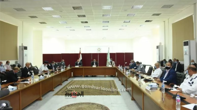 بالصور.. محافظ الشرقية يبحث سبل تعزيز مستشفيات العزل بالعاشر بالاطقم الطبية اللازمة لمواجهة كورونا