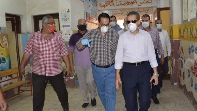 محافظ الغربية يتابع استعدادات مدارس السنطة وزفتي لامتحانات الثانوية العامة -صور