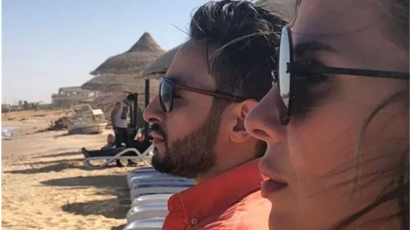 أول ظهور للفنانة إيمان العاصى برفقة حمادة هلال على البحر بعد تعافيها من كورونا