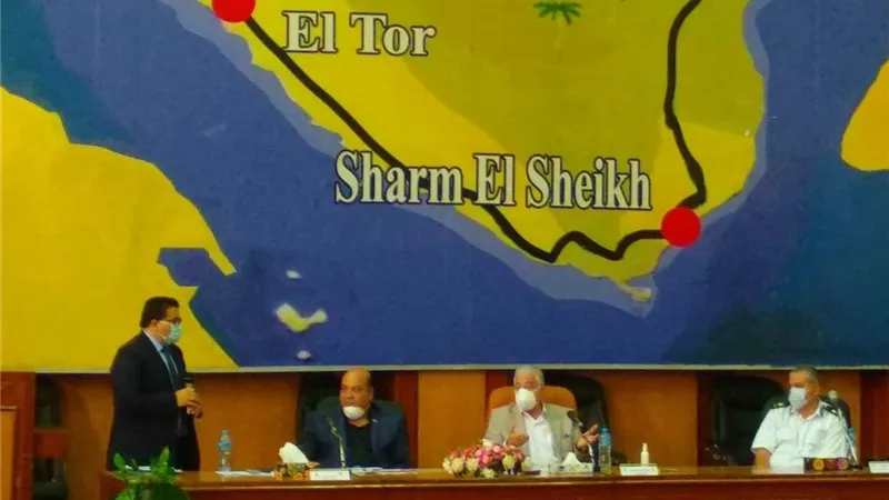 فودة يأمر رؤساء المدن بتوزيع كمامات واقية علي عمال النظافة