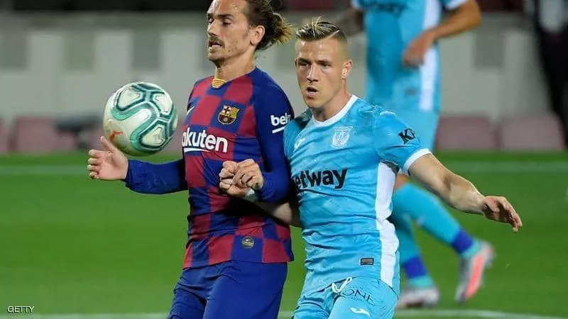 مدرب برشلونة يدافع عن جريزمان