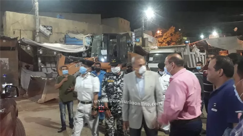 الهجان يقود حملة ليلا لازالة الاشغالات بمدينة شبين القناطر